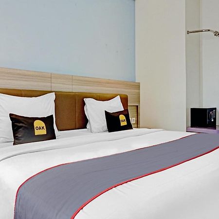 Townhouse Oak Jp Hotel Jakarta Exteriör bild