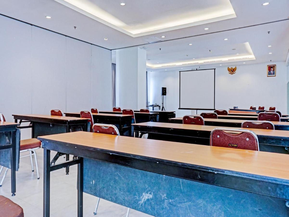 Townhouse Oak Jp Hotel Jakarta Exteriör bild