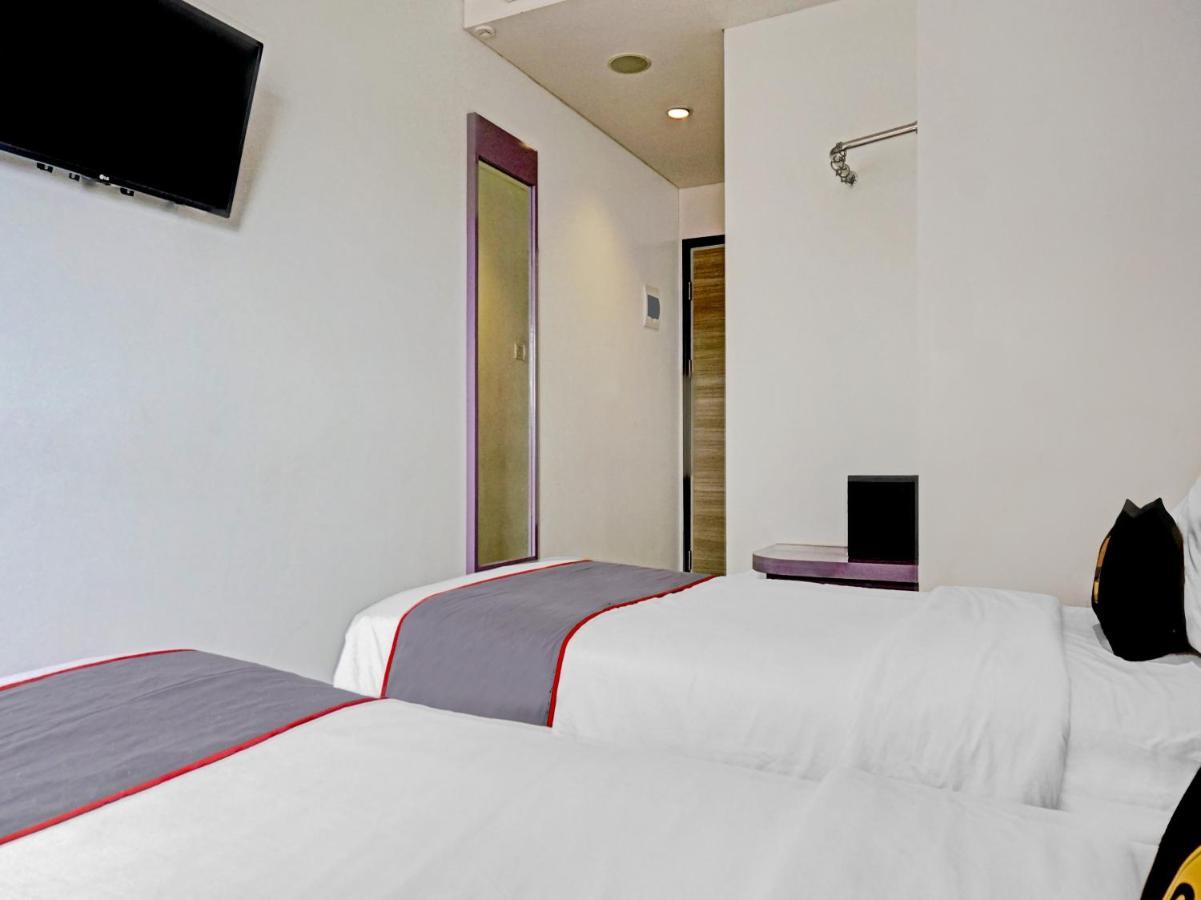 Townhouse Oak Jp Hotel Jakarta Exteriör bild