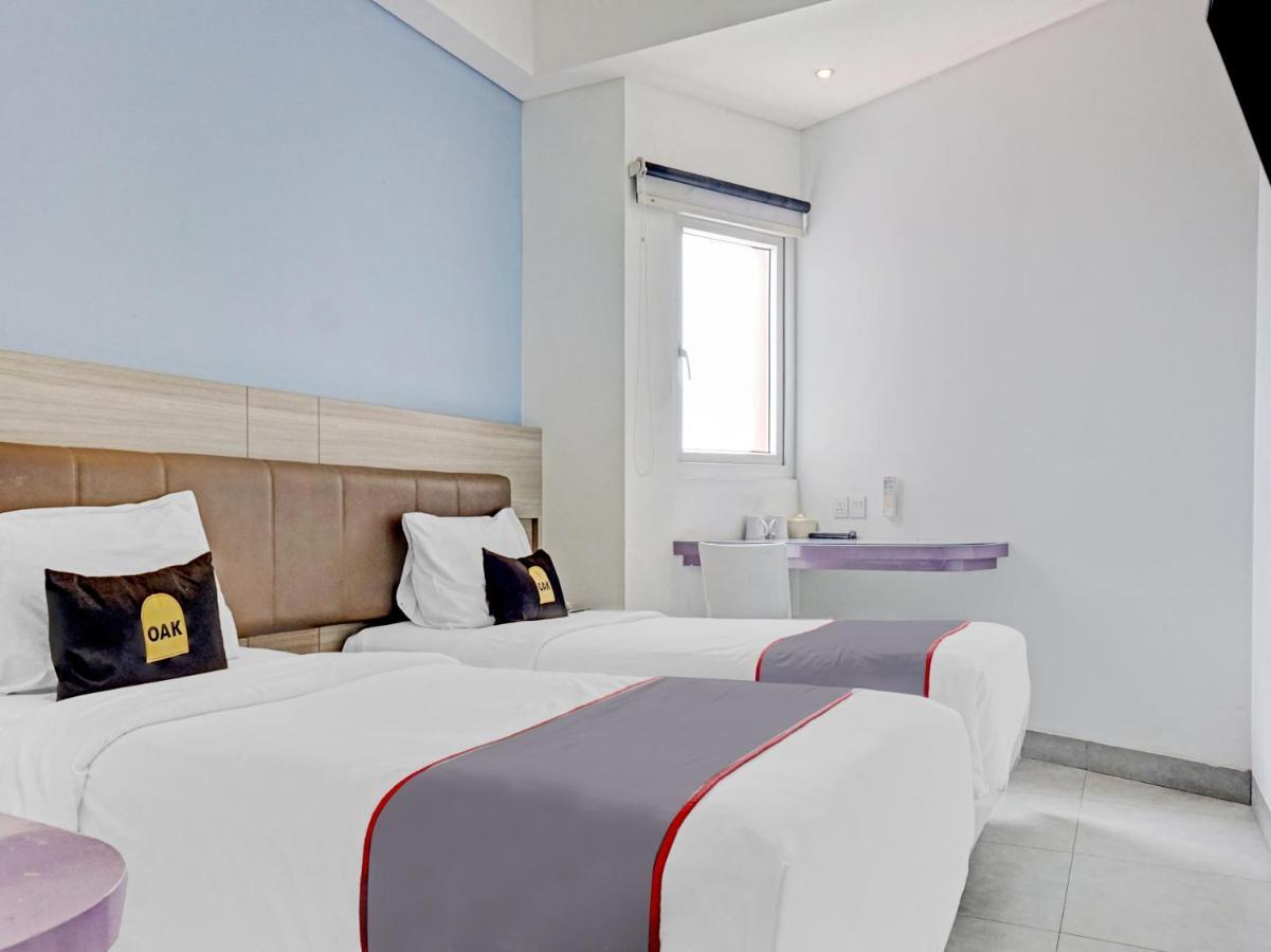 Townhouse Oak Jp Hotel Jakarta Exteriör bild