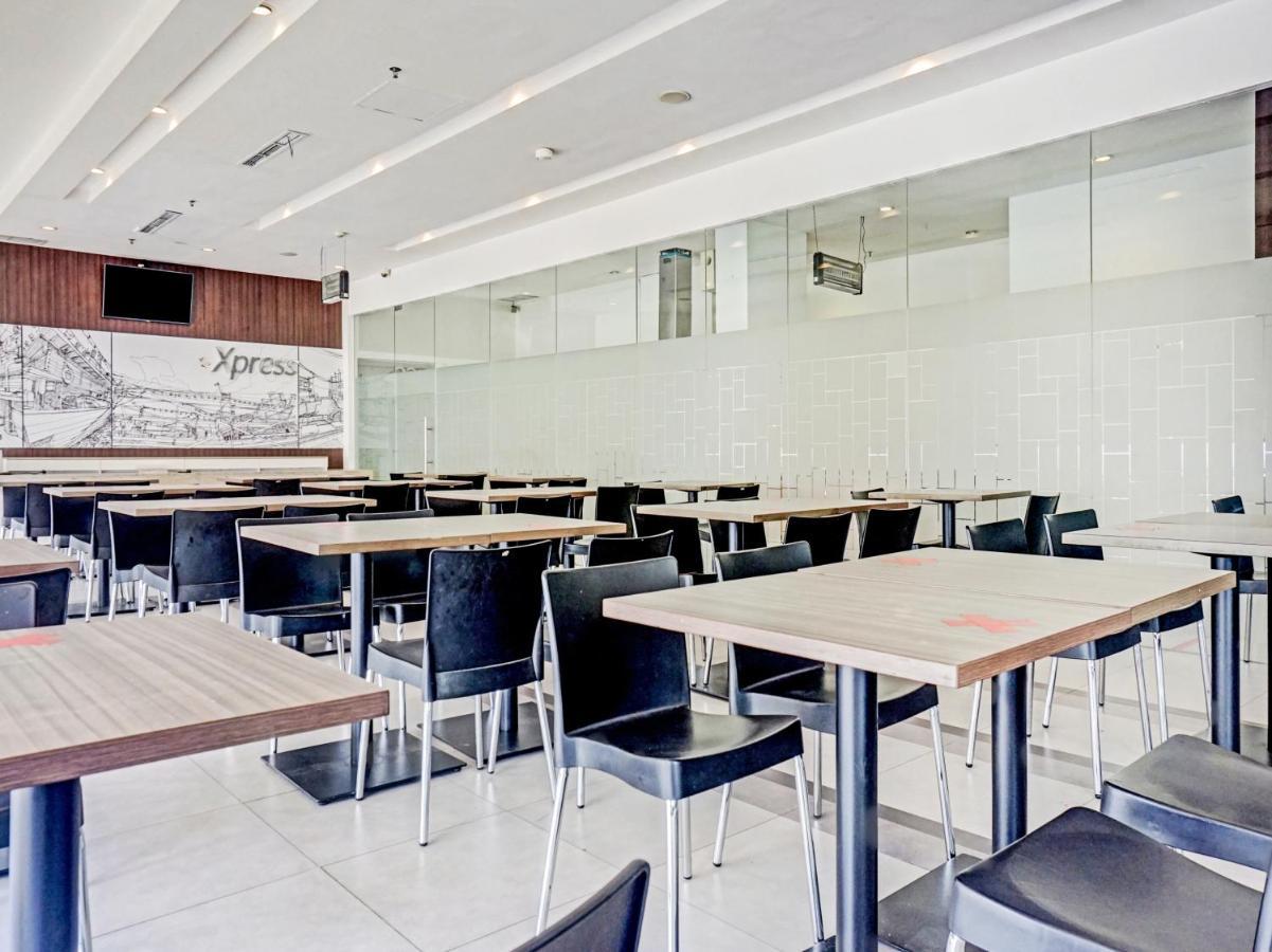Townhouse Oak Jp Hotel Jakarta Exteriör bild
